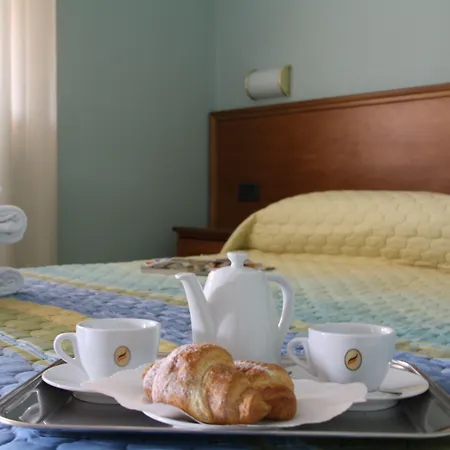 保萨尼亚酒店 3* 滕皮奥保萨尼亚