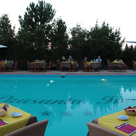 保萨尼亚酒店 酒店