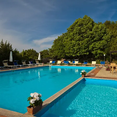 保萨尼亚酒店 3*