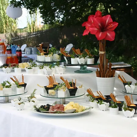 保萨尼亚酒店 3* 滕皮奥保萨尼亚